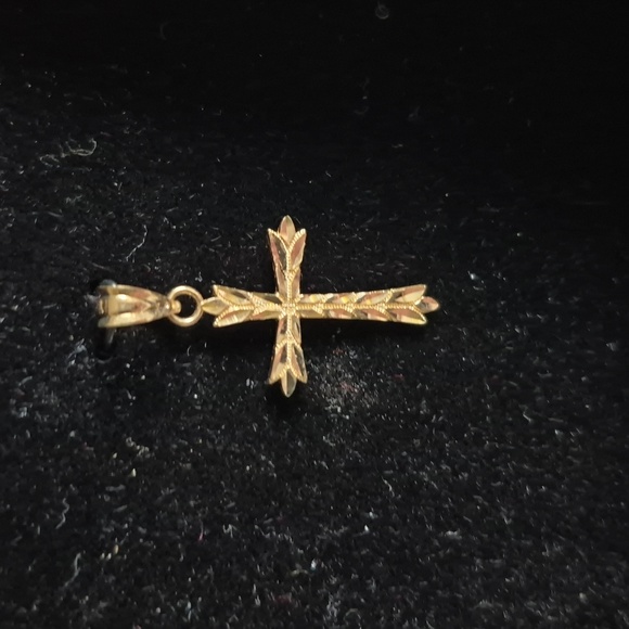 Michael Anthony 14 Karat Gold Filagree Cross Pendant - Picture 3 of 4